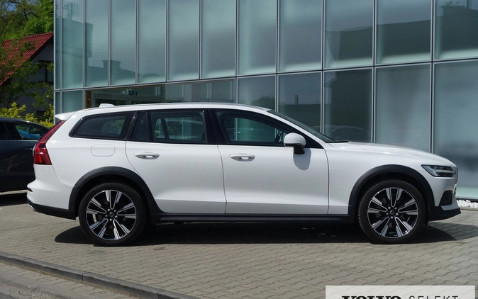 Volvo V60 Cross Country cena 149900 przebieg: 135284, rok produkcji 2020 z Kolonowskie małe 631